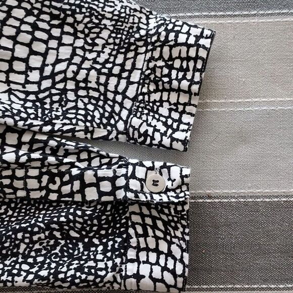 Chico's Design Women's 3 Lg Shacket Black White Animal Print Button Lightweight - Picture 6 of 11